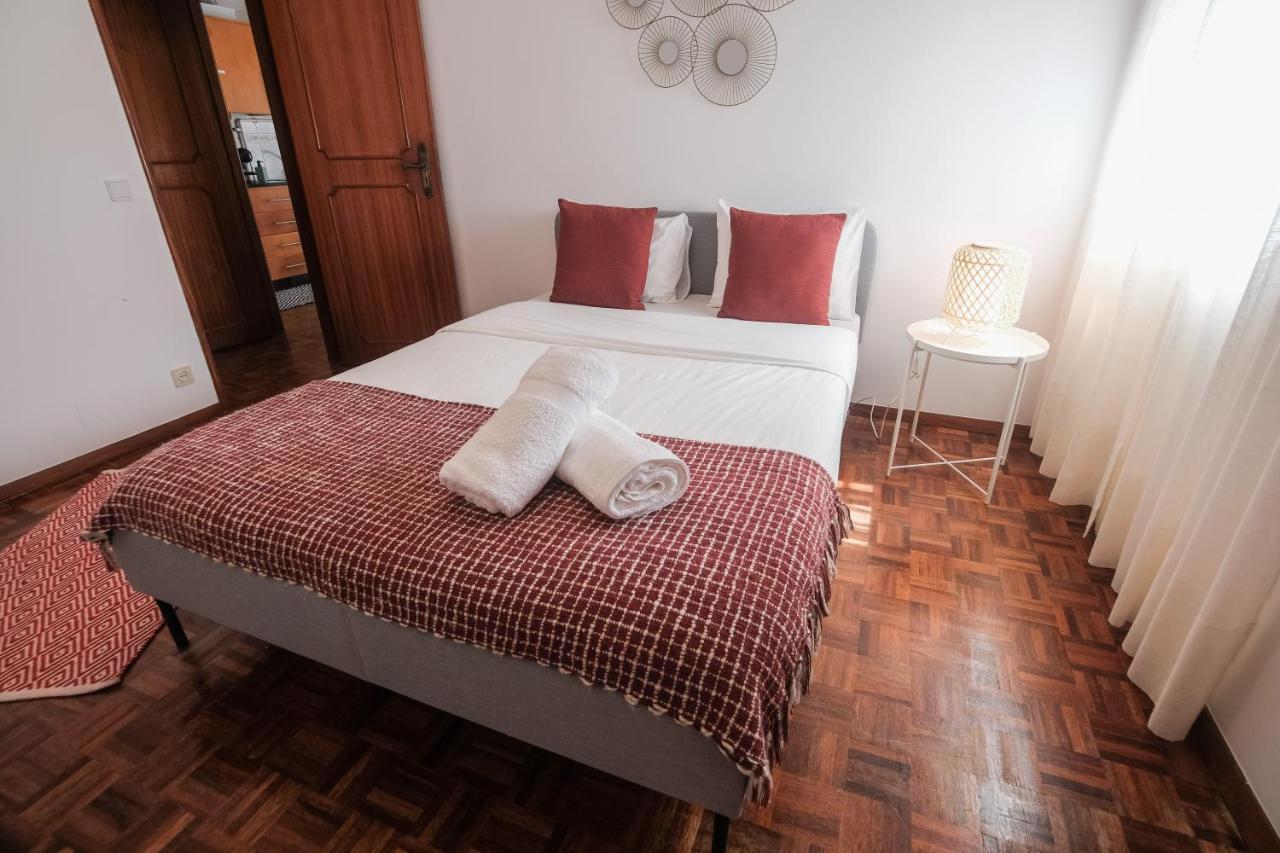 Besugo'S House Rooms & Apartment Nazaré Extérieur photo